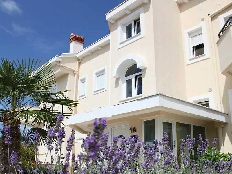 Apartments Milin location